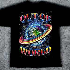 Koszulka Out of World Oversized wykonana w 100% z bawełny — DARMOWA WYSYŁKA — Najwyższa jakość — Z pudełkiem prezentowym i naklejkami!