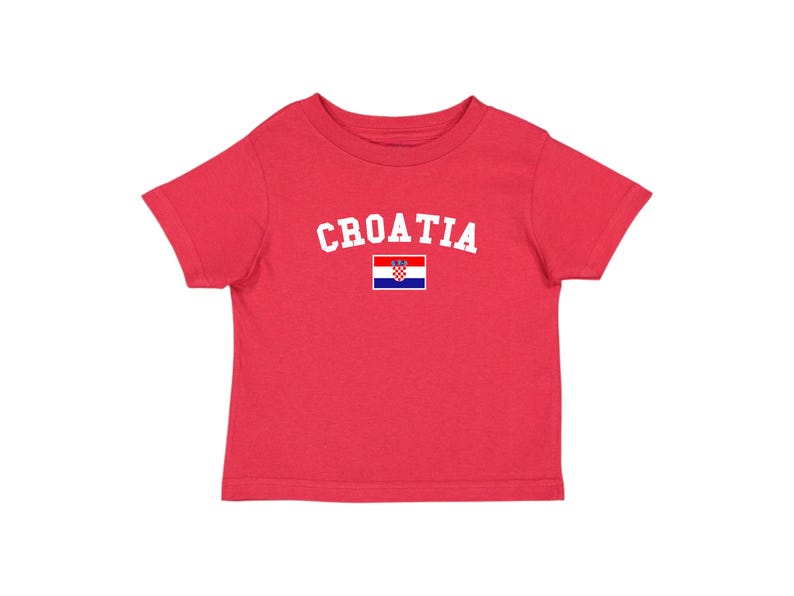 K&ouml;nnte beinhalten: Rotes T-Shirt f&uuml;r Kleinkinder mit wei&szlig;em Text "CROATIA" und einer kleinen kroatischen Flagge.