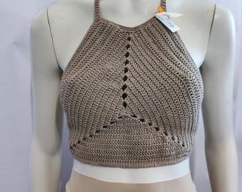 top realizzato a mano, lavorazione crochet.  Laccetti regolabili.  schiena nuda