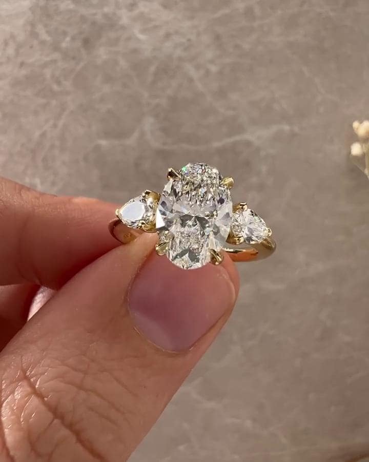 Lab Grown Oval Diamond Trilogy Ring: 14k Gold Pear Side Stones - Etsy UK