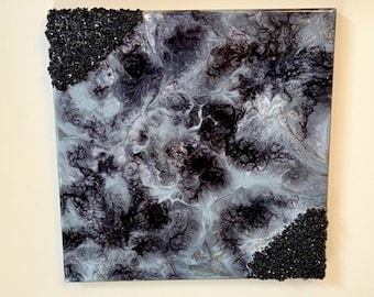 Madera con base de resina teñida: Arte mural abstracto con detalles en negro, decoración moderna para el hogar.