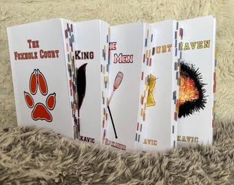 Todo por el juego LIBROS ANOTADOS DE LA SERIE / Merchandising de Booktok / Nora Sakavic / La Corte del Foxhole / El Rey Cuervo / La Corte del Sol