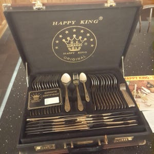 Ensemble de 84 couverts vintage plaqué or 24 carats - Happy King inutilisé dans une mallette