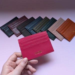 Porte-cartes personnalisé, porte-cartes de crédit en cuir à monogramme en cuir véritable, idées cadeaux pour mariage, fête des mères, cadeau pour maman, demoiselle d'honneur