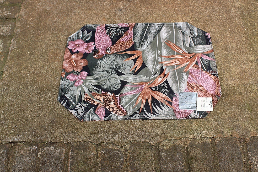 Jungle Placemats, 4 Piece Set, 17 in X 12 In, Bird Theme, Black Mauve