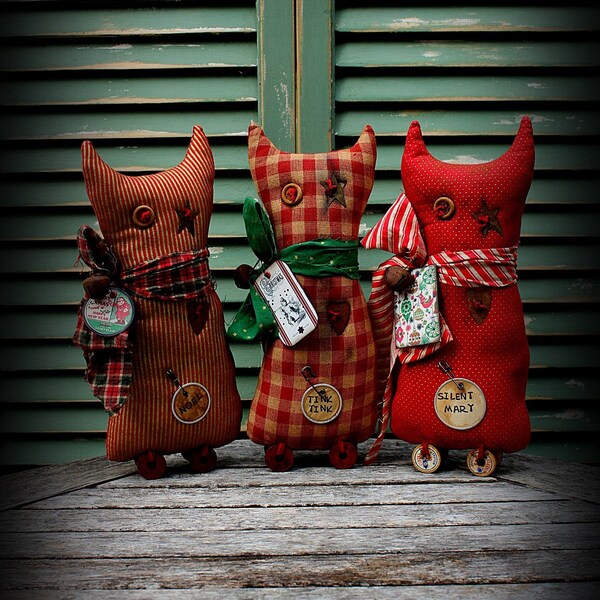 Primitive Christmas, Cat Shelf Sitters, Christmas Cats, Red Prim Cat, Striped Prim Cat, Red Green Plaid, Primitive Stripe, Winter Decor