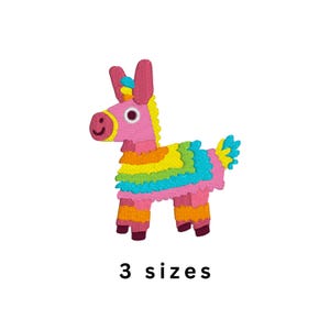 Könnte beinhalten: Ein gestickter Aufnäher in Form eines rosa Esel-Piñata mit einer mehrfarbigen Mähne und einem Schwanz in Gelb, Orange, Grün und Blau. Das Design zeigt eine kleine gelbe Schnauze und ein einzelnes Auge. Der Text 3 sizes steht darunter.