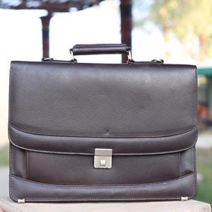 Personalized Full-Grain Leather Laptop Messenger Bag: Vintage Briefcase