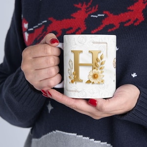 Taza de regalo especial para la letra H: elegante diseño floral con un toque dorado. Regalo personalizado con un toque sentimental. Regalo único y especial.