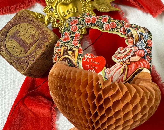 Vintage Beistle Double sided Honeycomb Basket Valentine: 1950