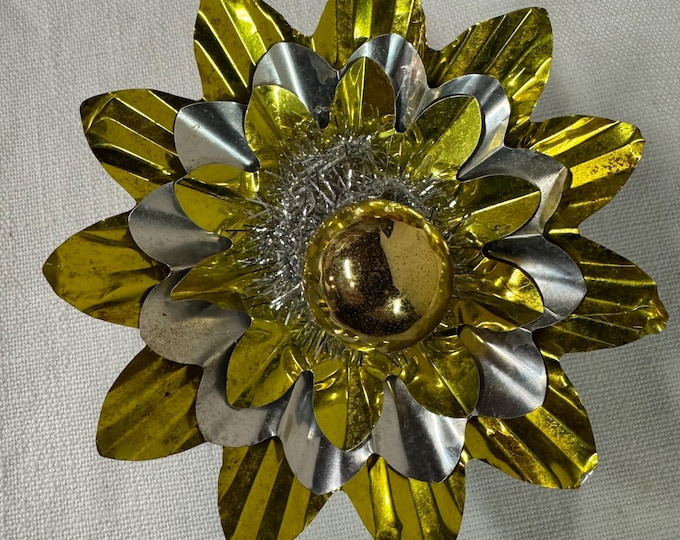 Handmade Vintage Christmas Reflector Clip: Gold & Silver, 4 1/4"