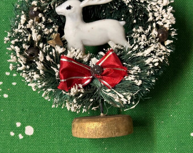 Vintage Green Bottle Brush Wreath with Reindeer and a Stand: 3 1/2 “, 1950s, Japan