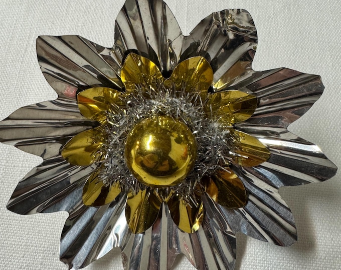 Handmade Vintage Christmas 2 Reflector Clip: Silver, Gold, 4 1/4”