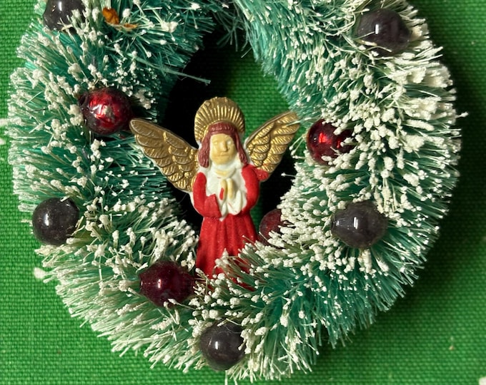 Vintage Green Bottle Brush Wreath Pin with Angel: 3”, 1950s Japan