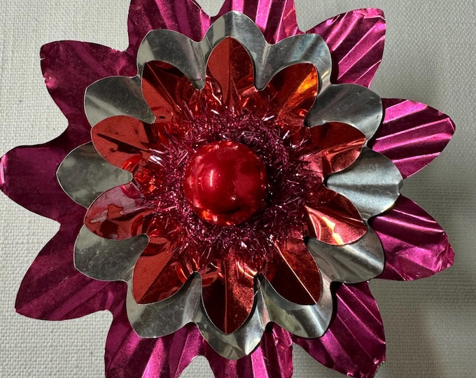 Handmade Vintage Christmas 3 Reflector Clip: Silver, Pink, Red, 4 1/4”