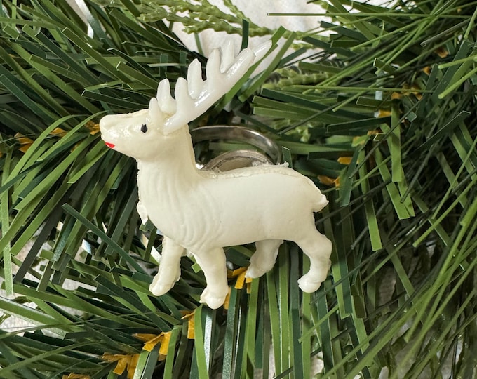 Handcrafted Vintage Celluloid Plastic Reindeer Ring: 1940