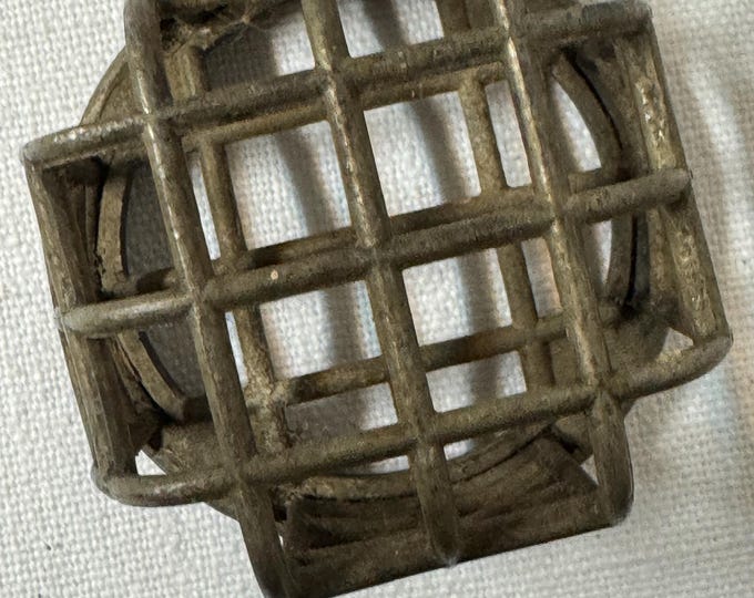 Vintage Silver Metal Dazey Manufacturing Co Flower Cage Frog: 4 1/2 inches