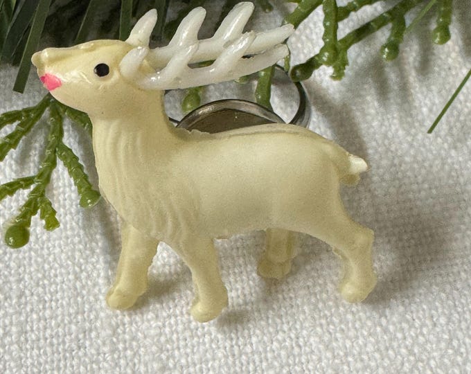 Handcrafted Vintage Celluloid Plastic Reindeer Ring: 1940