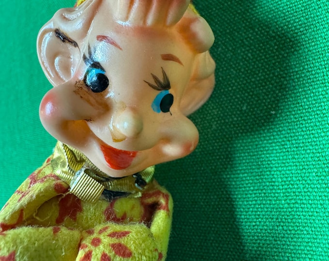 Vintage Christmas Pixie Elf: Yellow Holly Print Knee Hugger, 5 inches