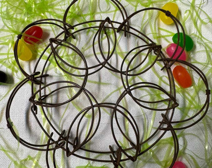 Vintage Collapsible Wire Egg Basket: 1940