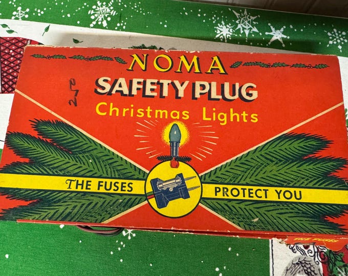 Vintage Noma Safety Plug Christmas Lights Box: Lights, Santa Graphics, USA