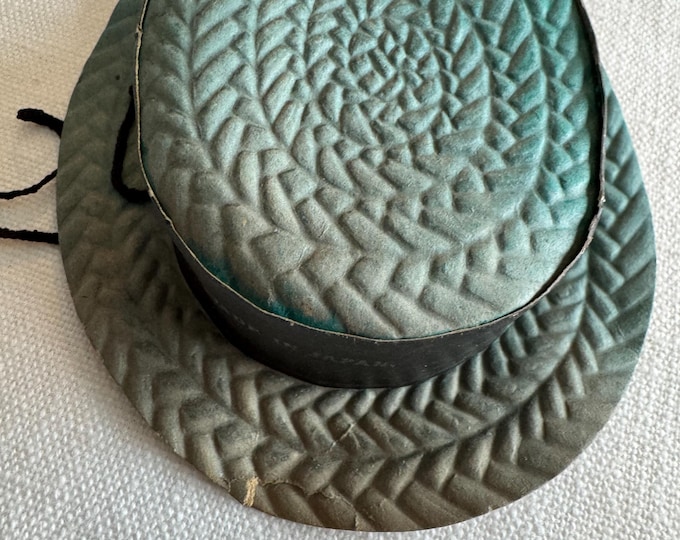 Vintage Faded Green Hat Party Favor: Saying-Let Me Tickle You, Paper, Japan