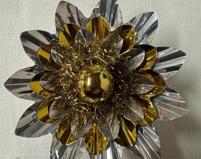 Handmade Vintage Christmas 3 Reflector Clip: Silver, Gold, 4 1/4”