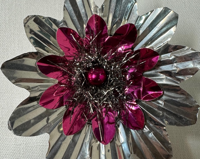 Handmade Vintage Christmas 2 Reflector Clip: Silver, Fuchsia, 4 1/4”