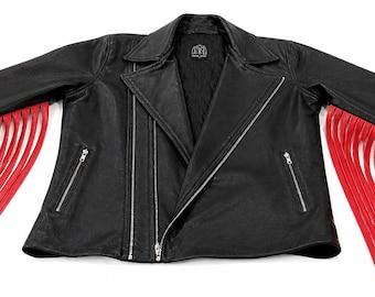 Chaqueta de cuero negro con flecos y borlas rojas / Estilo motero hecho a mano / Conjunto de moda western con flecos