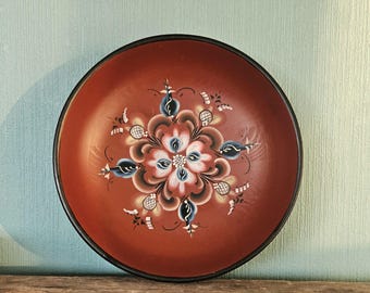 Hand-Painted Norwegian Wooden Wall Plate – Traditional Norwegian Folk Art - Rosemaling