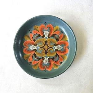 Handbemalter Rosemaling Wandteller aus Holz - Vintage Norwegische Volkskunst