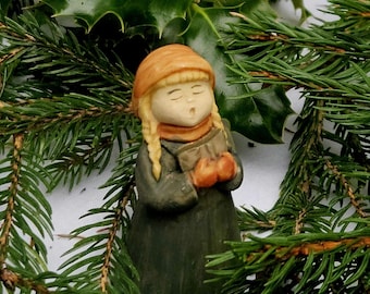 Vintage Candy Design Norway Girl Christmas Caroler Figurine – Scandinavian Holiday Decor, Blond Braid & Songbook