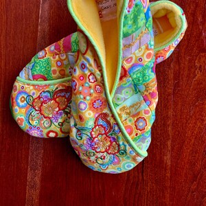 Kaffe Fassett Embroidered Kimono Slippers 1 -  Sz 8 - 8.5
