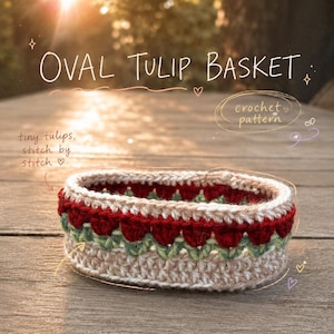 Op de afbeelding: Een ovaal gehaakt mandje met een beige basis, een middelste band van groene zigzagsteken en een bovenste rij van rode tulpvormige steken. De afbeelding bevat de tekst "OVAL TULIP BASKET", "crochet pattern" en "tiny tulips, stitch by stitch".