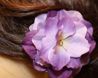 Estrella púrpura reventar flor sobre un cocodrilo clip flor hecha a mano pelo