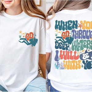 Wenn Sie durch tiefe Gewässer gehen, religiöses Hemd, christliches T-Shirt, Bibel-Vers-Hemd, Gott-Liebhaber-Hemd, auf Glauben basierender Pullover