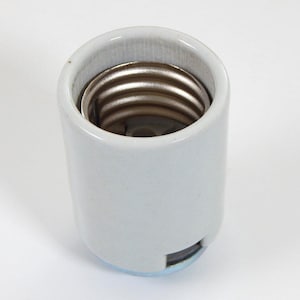 Keyless Porcelain Mogul Base Socket with 1/4 ip cap