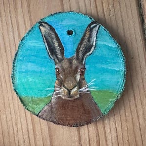 手描きのウサギの吊り下げ装飾 | 英国の野生動物の自然をモチーフにしたホームデコレーション | 素朴な森のギフト