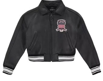 Chaqueta de motociclista corta de piel de vaca: estilo Avirex, hecha a mano y de corte entallado.