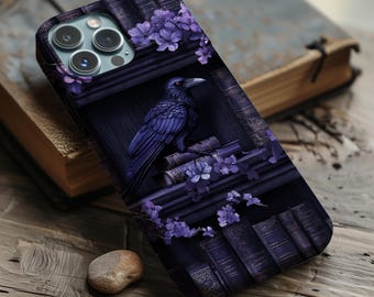 Lila Buch-Handyhülle mit Raben-Motiv: Gothic Bibliothek Design für iPhone, Galaxy, Pixel
