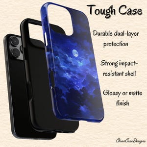 Puede incluir: Funda de tel&eacute;fono con dise&ntilde;o de cielo nocturno azul, con luna llena y nubes. La funda est&aacute; etiquetada como "Tough Case" y ofrece protecci&oacute;n de doble capa y una carcasa resistente a impactos. Acabado brillante o mate.