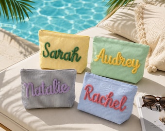 Neceser de maquillaje de seersucker hecho a mano, neceser de chenilla personalizado con nombre, bolso de playa de verano, organizador de cosméticos, regalo para ella.