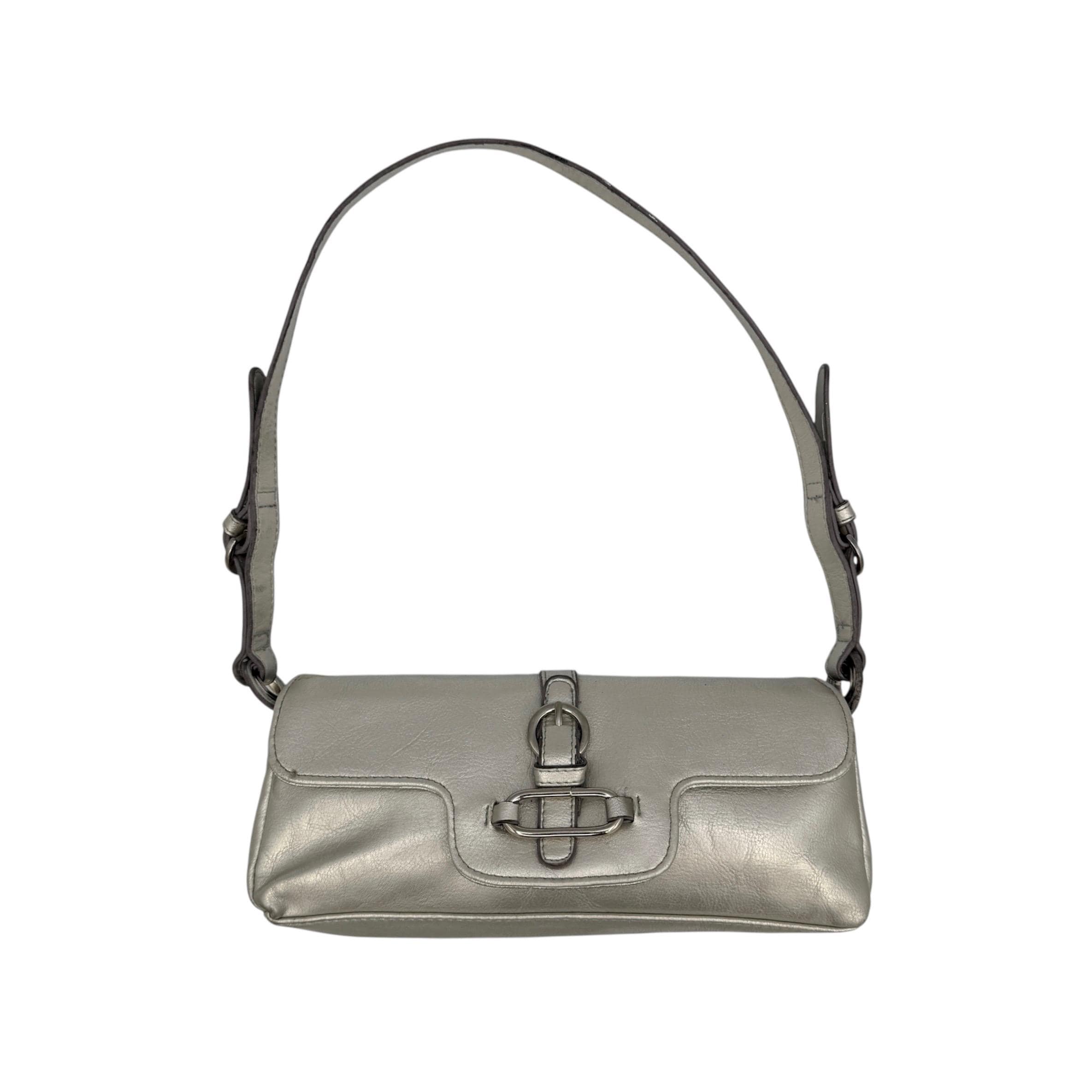 small structured 90s baguette bag in a cream 