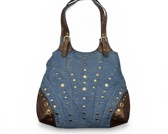 Bolso tote vintage de mezclilla con tachuelas / Bolso de hombro estilo grunge Y2K con ojales / Bolso hobo con ribete de cuero marrón / Bolso boho para festivales / Bolso de mano grande de mezclilla