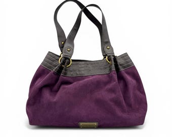 Bolso de hombro vintage raro de gamuza morada / Bolso tote estilo boho Y2K / Monedero con detalles de cuero marrón y herrajes de latón / Bolso de mano vintage Nine West color ciruela