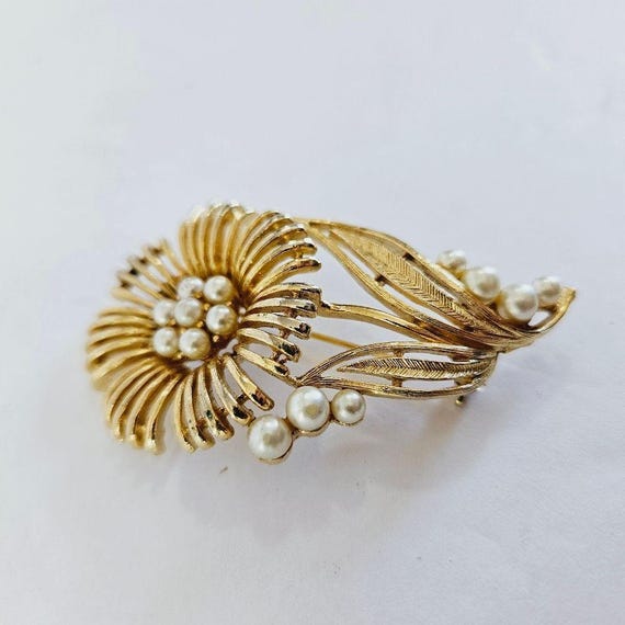 Vintage1950s Lisner Signed Sunflower Floral Faux Pearl Gold Tone