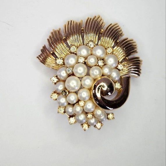 ヴィンテージtrifariパール＆ストーン　フェザーブローチcrownトリファリ Vintage Signed Crown Trifari 1950salfred Philippe Faux Pearl