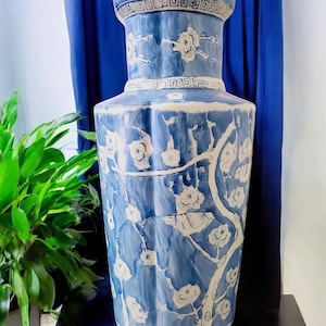 Chinese Porcelaine Cherry Blommom Vase