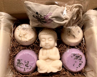Aromatherapy Gift Box: Organic Bath Bombs, Dream Pillow & Scented Candle