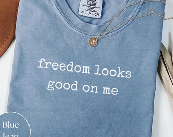 Comfort Colors® Freedom Looks Good On Me Shirt, Funny American 250 Retro Tee, Sarcastic 4th of July Tee, USA Independence Day Gift